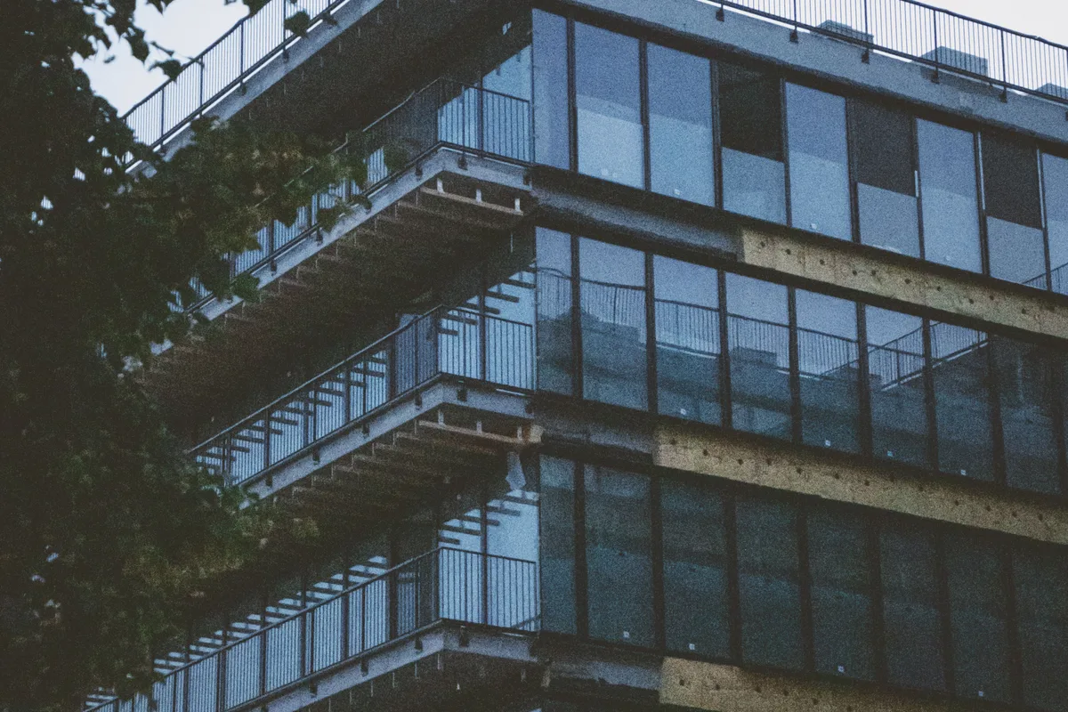 Commercial building envelope and glazing installation stage