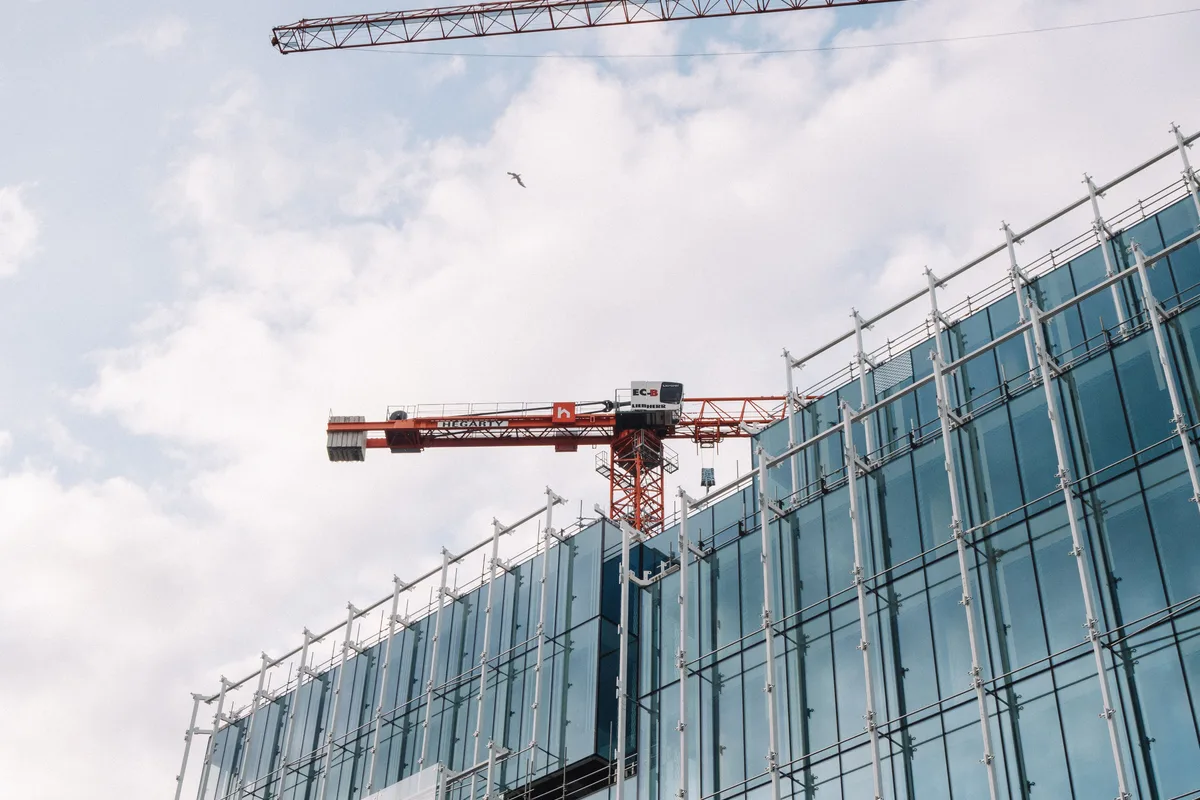 Glass facade installation and external execution works